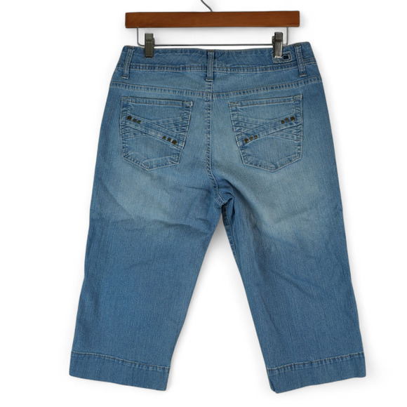 Bandolino Blu Jeans Capris Womens 8 Blue Midrise Light Wash Stretch 16.5" Inseam - Picture 2 of 11